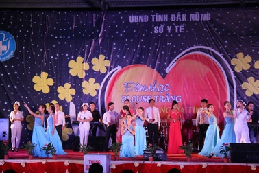 Ấm lòng tiếng hát của bác sĩ dành cho bệnh nhân nghèo