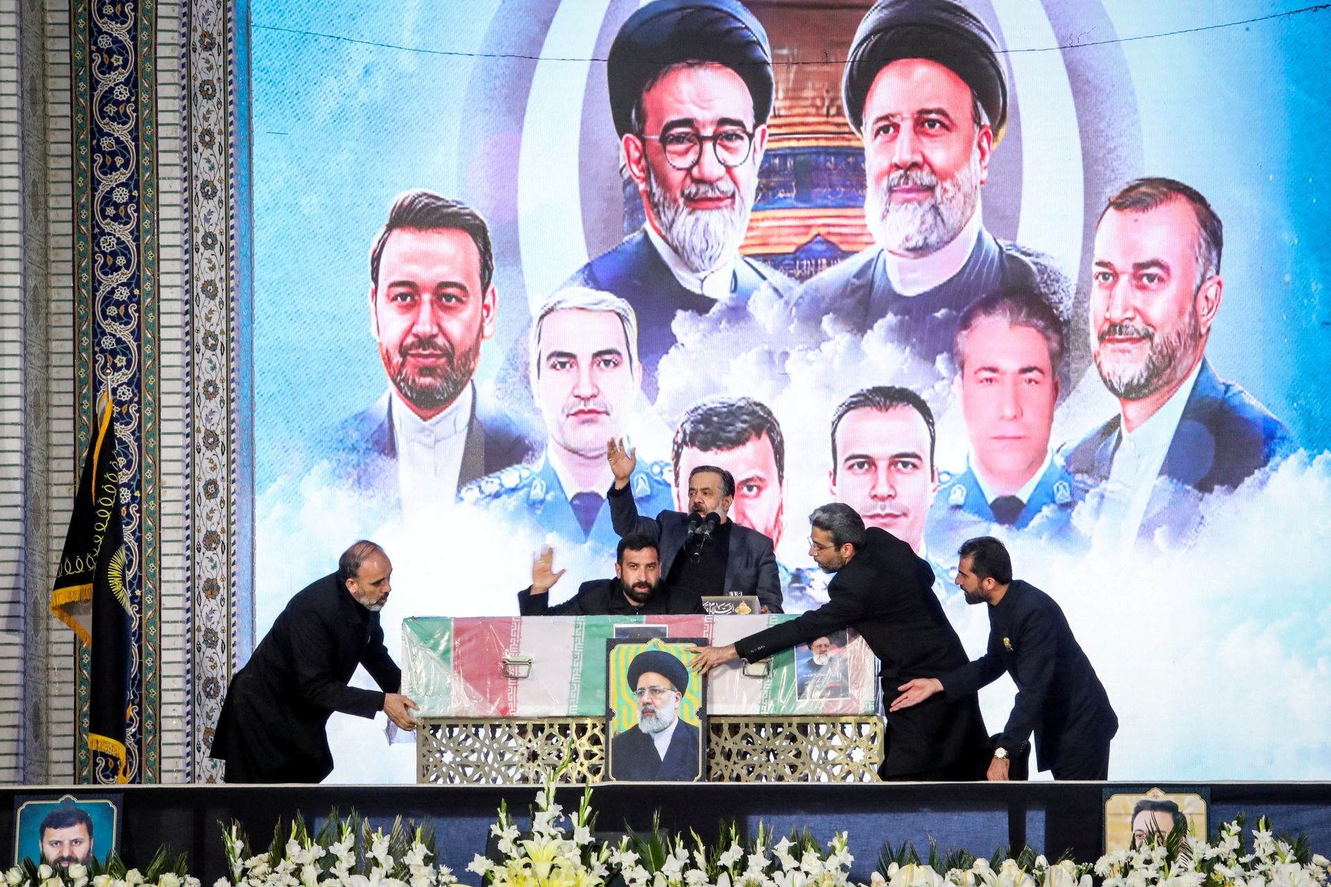 Biển người Iran tiễn đưa Tổng thống tử nạn trong vụ rơi trực thăng - 5