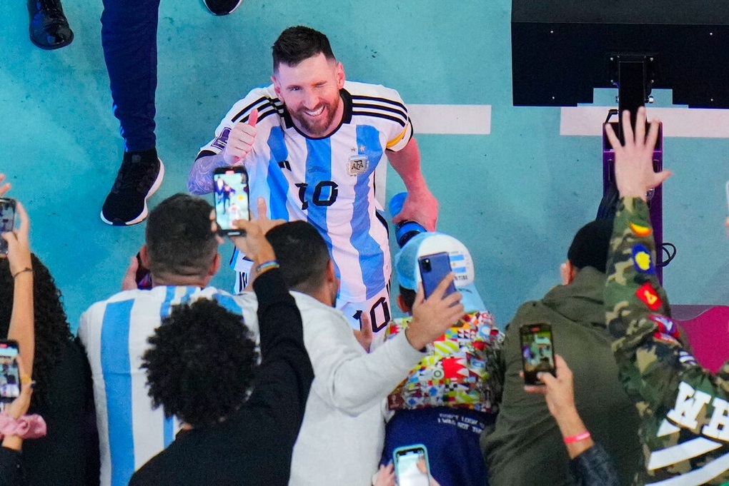 Messi ghi bàn và ăn mừng cảm xúc trong ngày giúp Argentina vào chung kết - 10 Messi ghi bàn và ăn mừng cảm xúc trong ngày giúp Argentina vào chung kết - 10