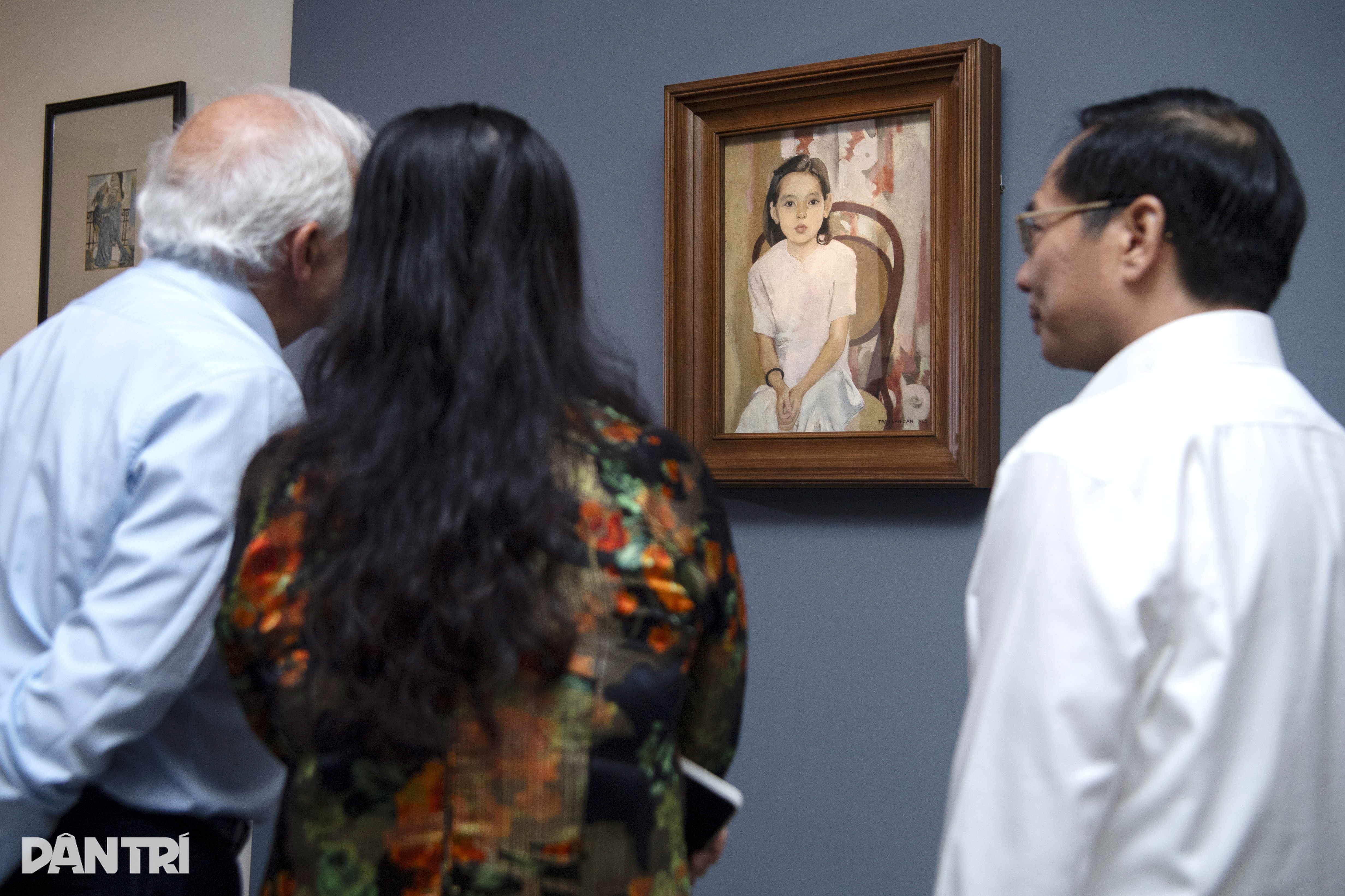 یورپی کمیشن کے نائب صدر نے ویتنامی کافی اور تازگی بخش مشروبات سے لطف اندوز ہوتے ہیں - 3 Phó Chủ tịch Ủy ban châu Âu thích thú cà phê và đồ uống giải nhiệt Việt Nam - 3