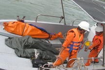 Nhiều câu hỏi cần giải đáp sau vụ chìm tàu làm 9 người chết