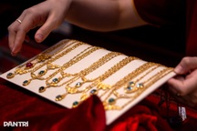 Giá vàng miếng quanh mốc 121 triệu đồng/lượng