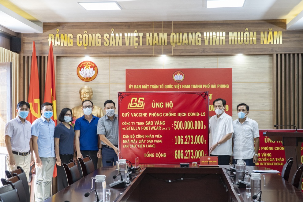 Tập đoàn Đỉnh Vàng ủng hộ Quỹ Vắc xin hơn 1 tỉ đồng - 2 Tập đoàn Đỉnh Vàng ủng hộ Quỹ Vắc xin hơn 1 tỉ đồng - 2