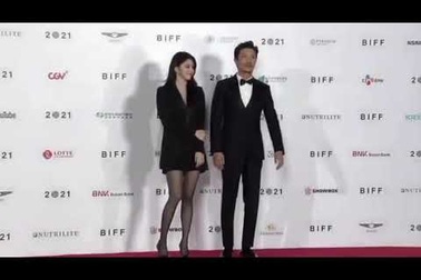 Han So Hee sánh đôi cùng Ahn Bo Hyun tại LHP Busan