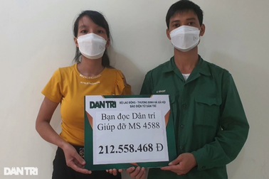 2 cháu bé mắc bệnh teo não bẩm sinh đón nhận hơn 212 triệu đồng của bạn đọc