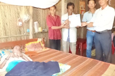 Hơn 50 triệu đồng đến với chàng trai Khmer 7 năm nằm liệt giường