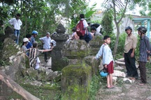 Khởi tố vụ đào trộm mộ cổ 300 tuổi