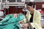 Đi làm kiếm tiền phụ mẹ, nữ sinh mồ côi cha rơi từ tầng 4 nguy kịch