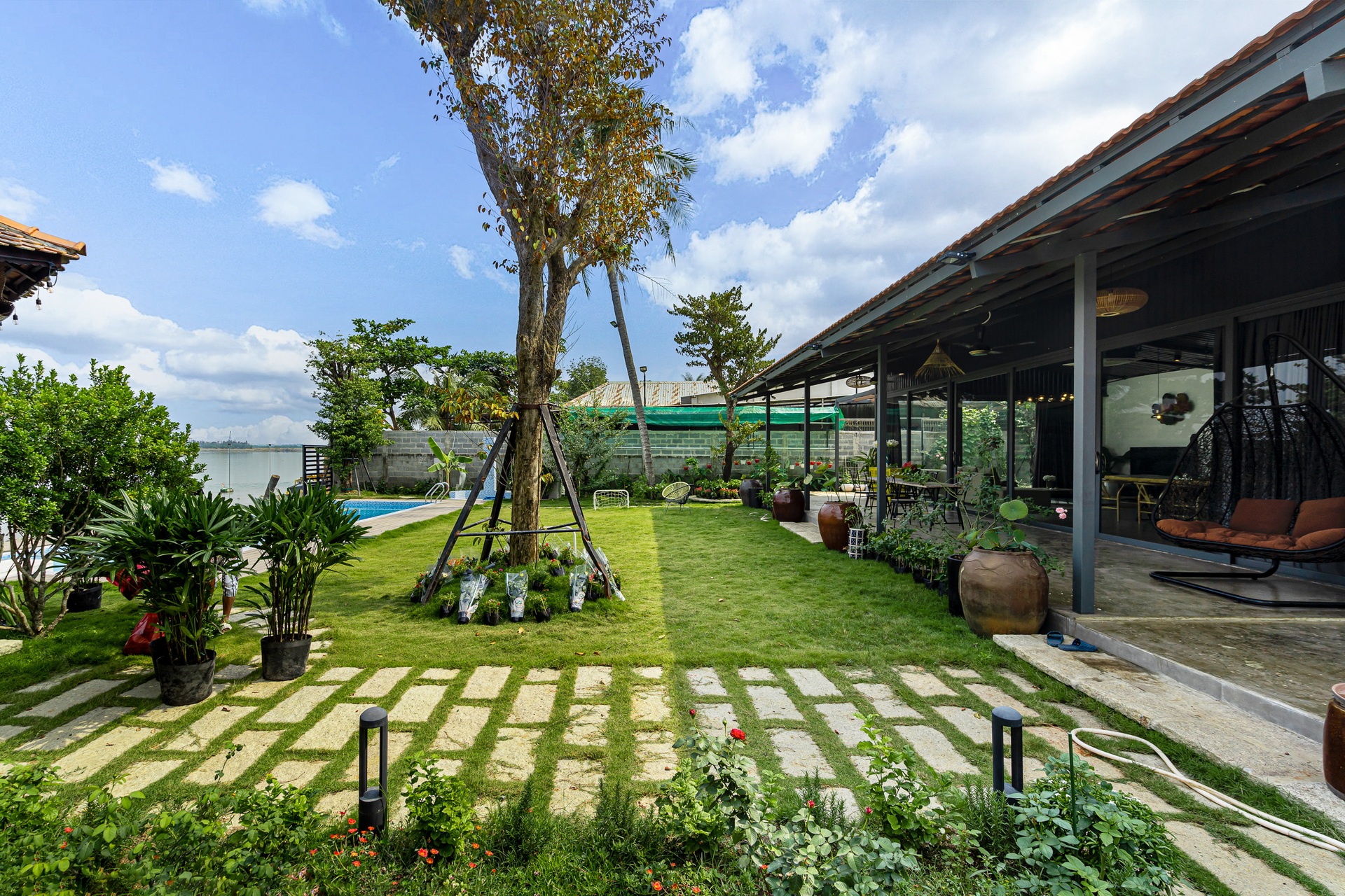 Xây nhà vườn có bể bơi né dịch, chàng trai tự thiết kế rẻ và đẹp lung linh - 3 Xây nhà vườn có bể bơi né dịch, chàng trai tự thiết kế rẻ và đẹp lung linh - 3