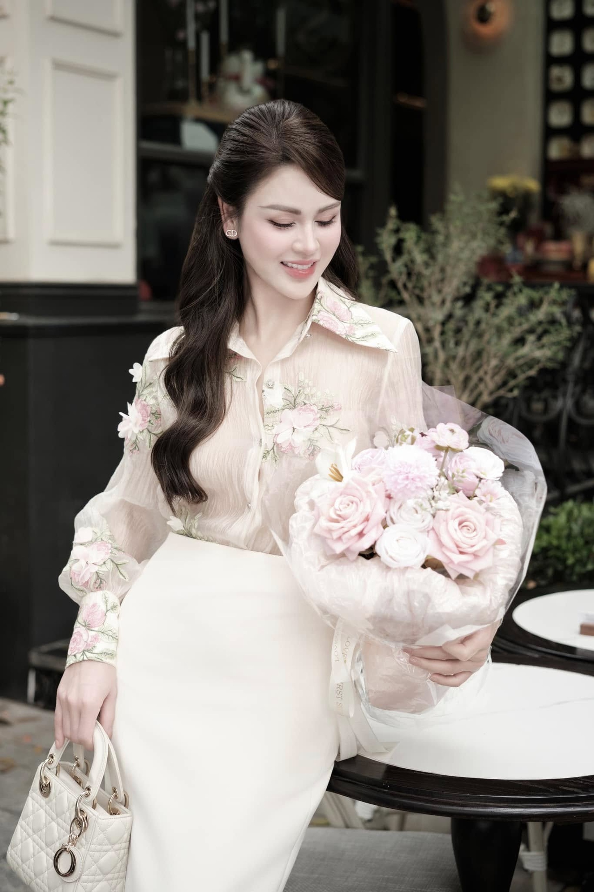 Lương Thu Trang tuổi 35: Nhan sắc thăng hạng, thừa nhận đang yêu - 6 Lương Thu Trang tuổi 35: Nhan sắc thăng hạng, thừa nhận đang yêu - 6