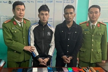 Dùng ô tô đi trộm hàng chục chiếc điện thoại