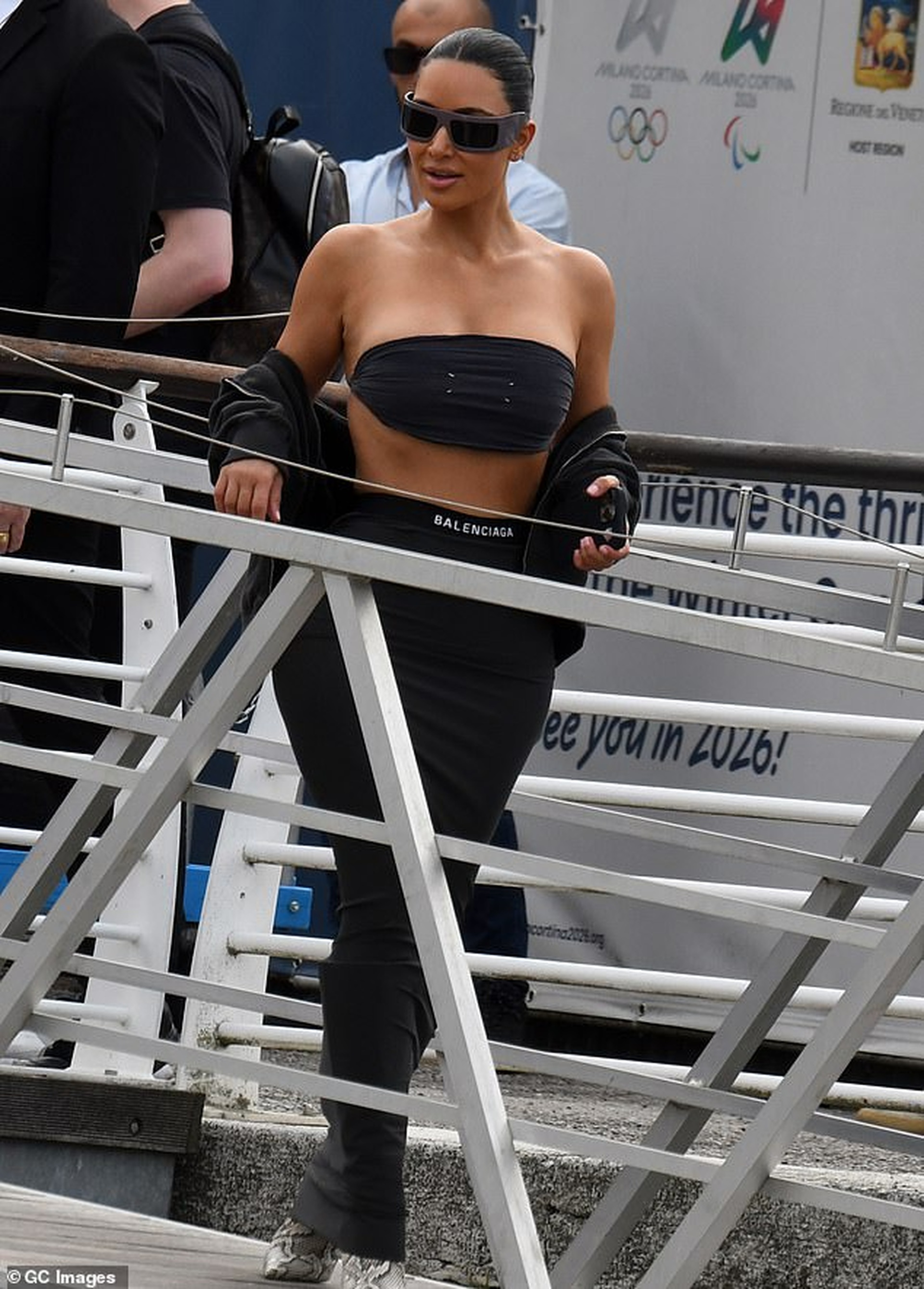 Kim Kardashian và dàn sao hào hứng dự đám cưới tỷ phú Jeff Bezos - 11 Kim Kardashian và dàn sao hào hứng dự đám cưới tỷ phú Jeff Bezos - 11