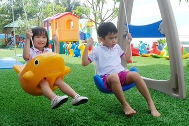 Học sinh trường tư oằn mình đóng phí