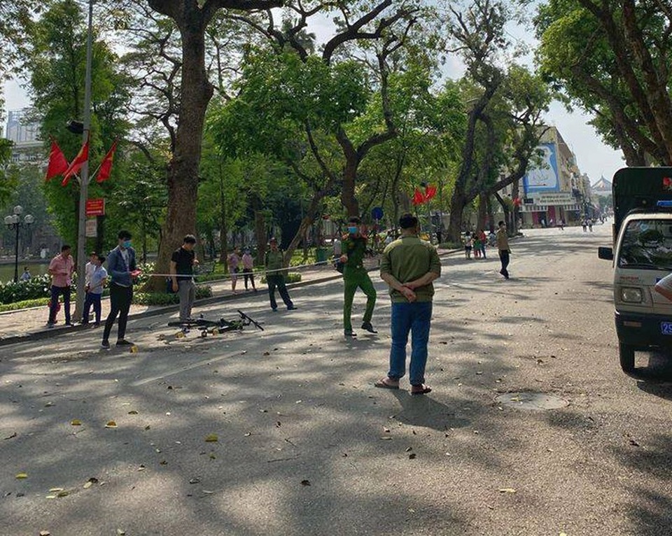 Vụ nam sinh tông trúng cụ bà trên phố đi bộ: Nạn nhân đã tử vong - 1 Vụ nam sinh tông trúng cụ bà trên phố đi bộ: Nạn nhân đã tử vong - 1