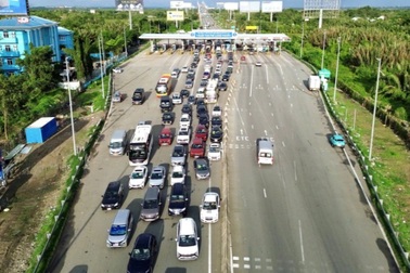 Ô tô xếp hàng dài trên cao tốc hướng về TPHCM sau kỳ nghỉ lễ Quốc khánh