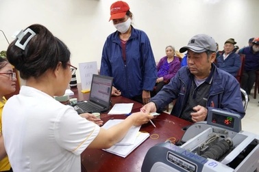 Chi trả an sinh qua tài khoản để ngăn tiền trợ cấp "đi lạc"