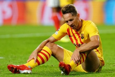 Không còn Messi, Barcelona rơi xuống vực thẳm