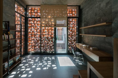 Nhà ống “nhỏ mà có võ”, thiết kế tối giản với 5 kiểu cầu thang ở Sài Gòn