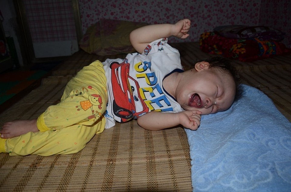 Bố mẹ nghẹn ngào khi con được ghép tế bào gốc nhờ sự giúp đỡ của bạn đọc Dân trí - 1 Bố mẹ nghẹn ngào khi con được ghép tế bào gốc nhờ sự giúp đỡ của bạn đọc Dân trí - 1