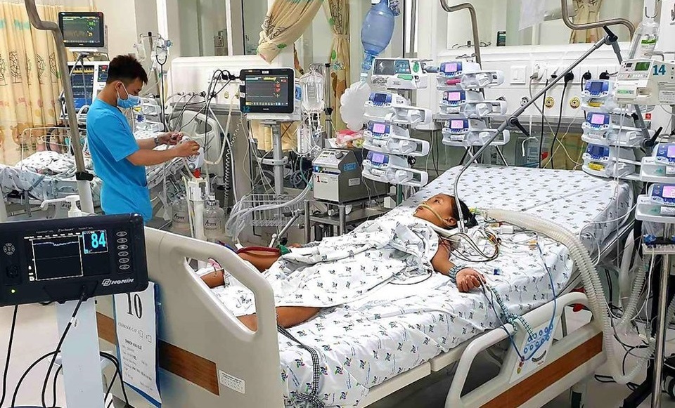 Bác sĩ “quên tết” để cứu bé gái bị viêm cơ tim tối cấp - 3