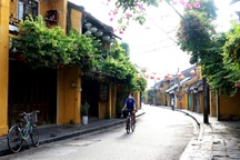 Hội An: Khó khăn vì dịch Covid-19, nhân sự du lịch "xoay" đủ nghề