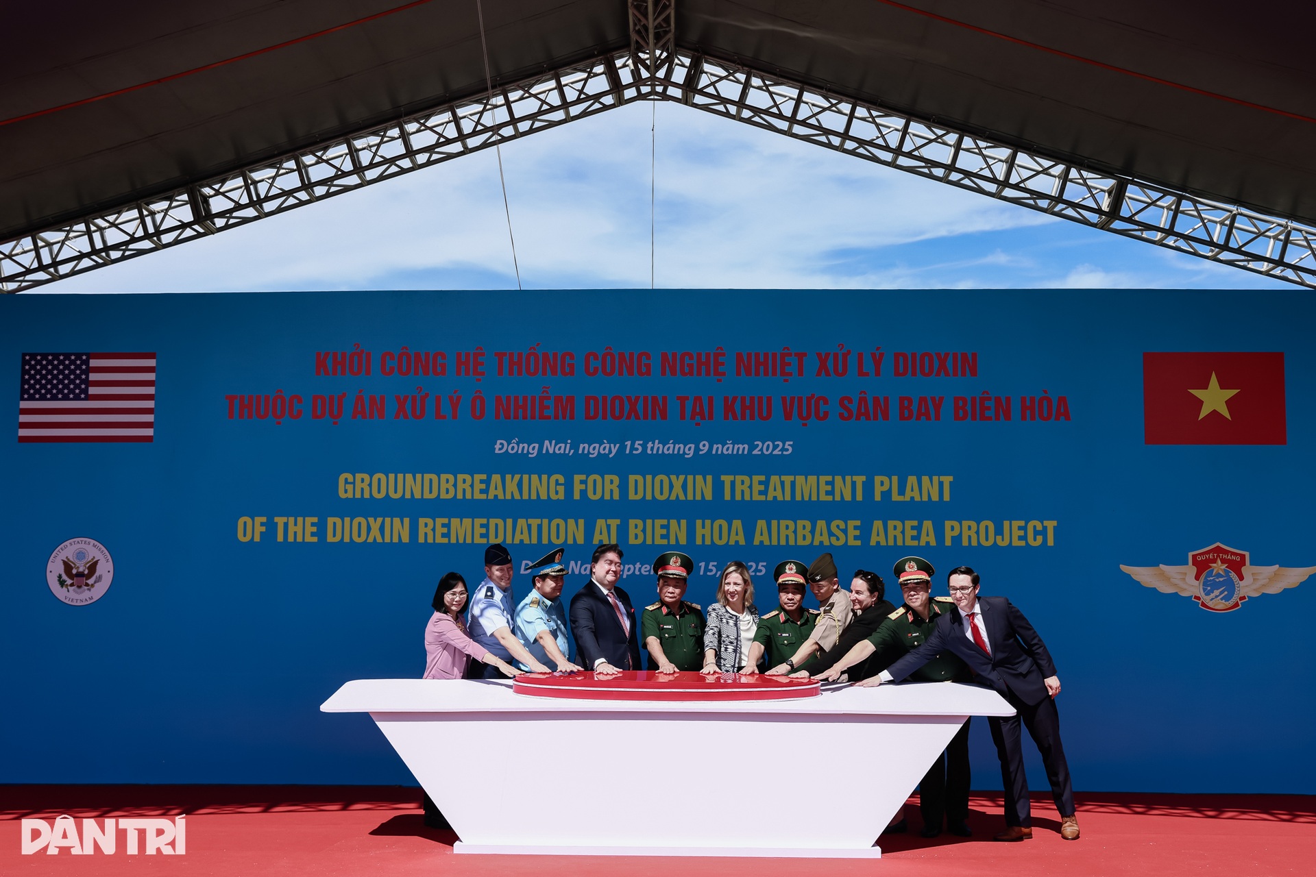 Đại sứ Mỹ Marc Knapper dự lễ bàn giao đất sạch dioxin tại sân bay Biên Hòa - 8