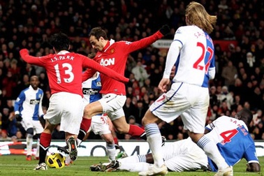 Premier League 2010/11 lập kỷ lục bàn thắng trong một mùa giải