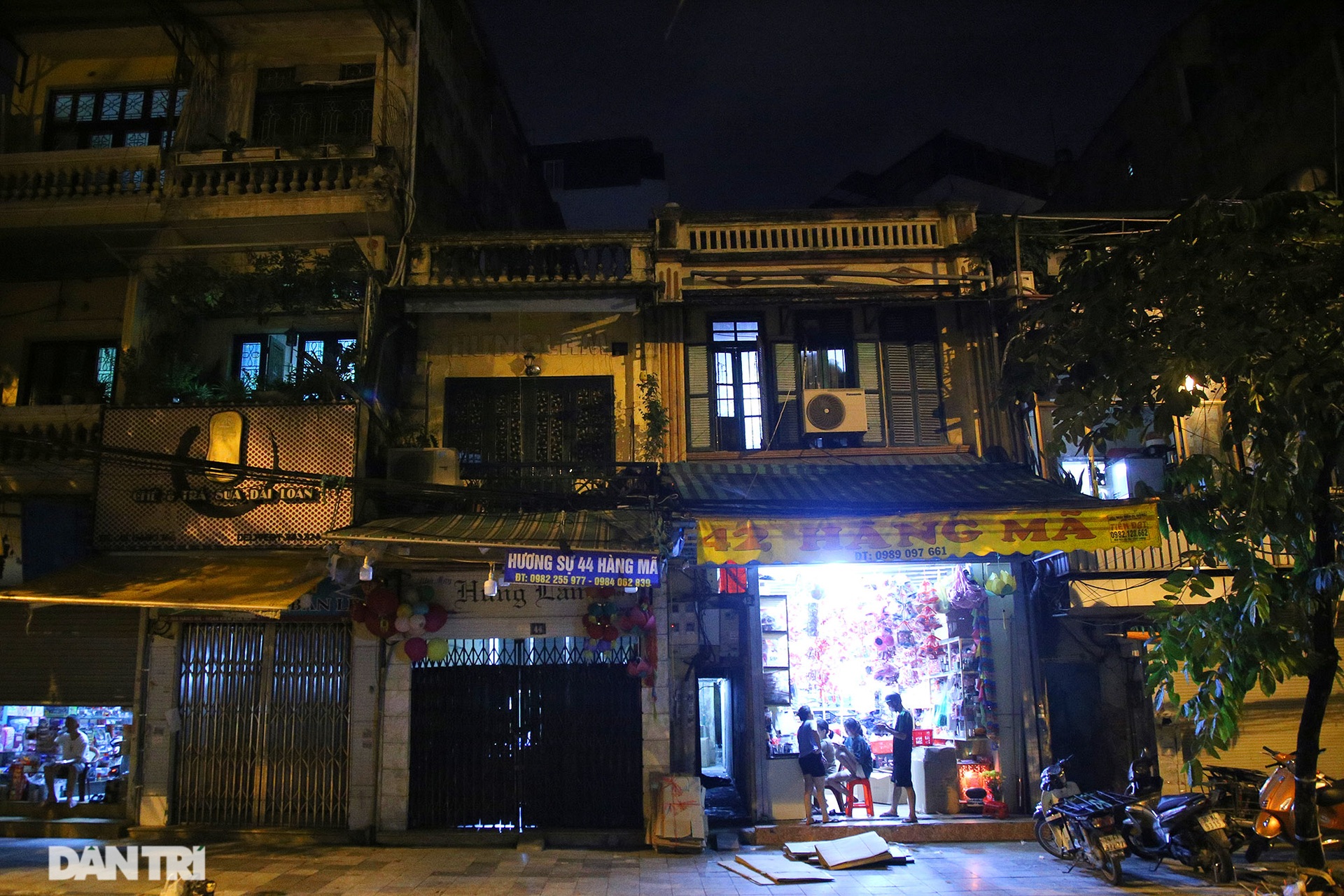 So sánh: Hình ảnh chợ trung thu vắng lặng khác biệt cảnh đông đúc mọi năm - 22