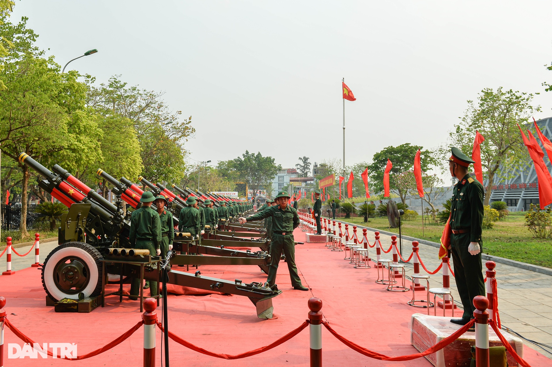 Dàn đại pháo phục vụ lễ kỷ niệm 70 năm Chiến thắng Điện Biên Phủ - 1 Dàn đại pháo phục vụ lễ kỷ niệm 70 năm Chiến thắng Điện Biên Phủ - 1