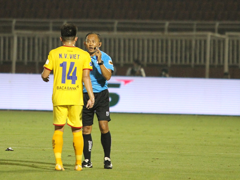 Lee Nguyễn ghi bàn giúp CLB TPHCM thắng đậm SL Nghệ An - 7 Lee Nguyễn ghi bàn giúp CLB TPHCM thắng đậm SL Nghệ An - 7
