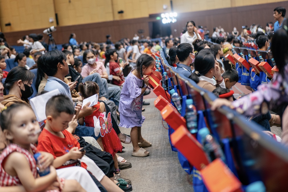 Mang “Trung thu yêu thương” đến 1.000 trẻ em TPHCM - 10 Mang “Trung thu yêu thương” đến 1.000 trẻ em TPHCM - 10