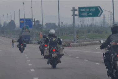 Truy tìm nhóm người điều khiển mô tô chạy trên cao tốc Nghi Sơn - Diễn Châu