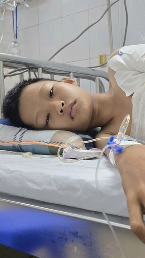 Cậu học trò lớp 8 bật khóc khi nhìn đôi chân sau ca phẫu thuật