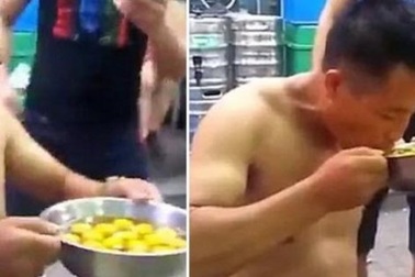 Video: Nuốt 20 quả trứng sống trong chưa đầy 1 phút