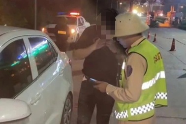 Tài xế ô tô bị phạt 19 triệu đồng vì "dính cồn" trên cao tốc