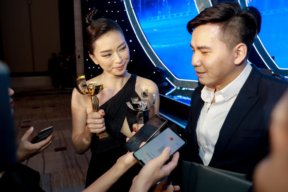 Ngô Thanh Vân bị mất tiếng, phải truyền nước trước khi ra thảm đỏ - 7 Ngô Thanh Vân bị mất tiếng, phải truyền nước trước khi ra thảm đỏ - 7