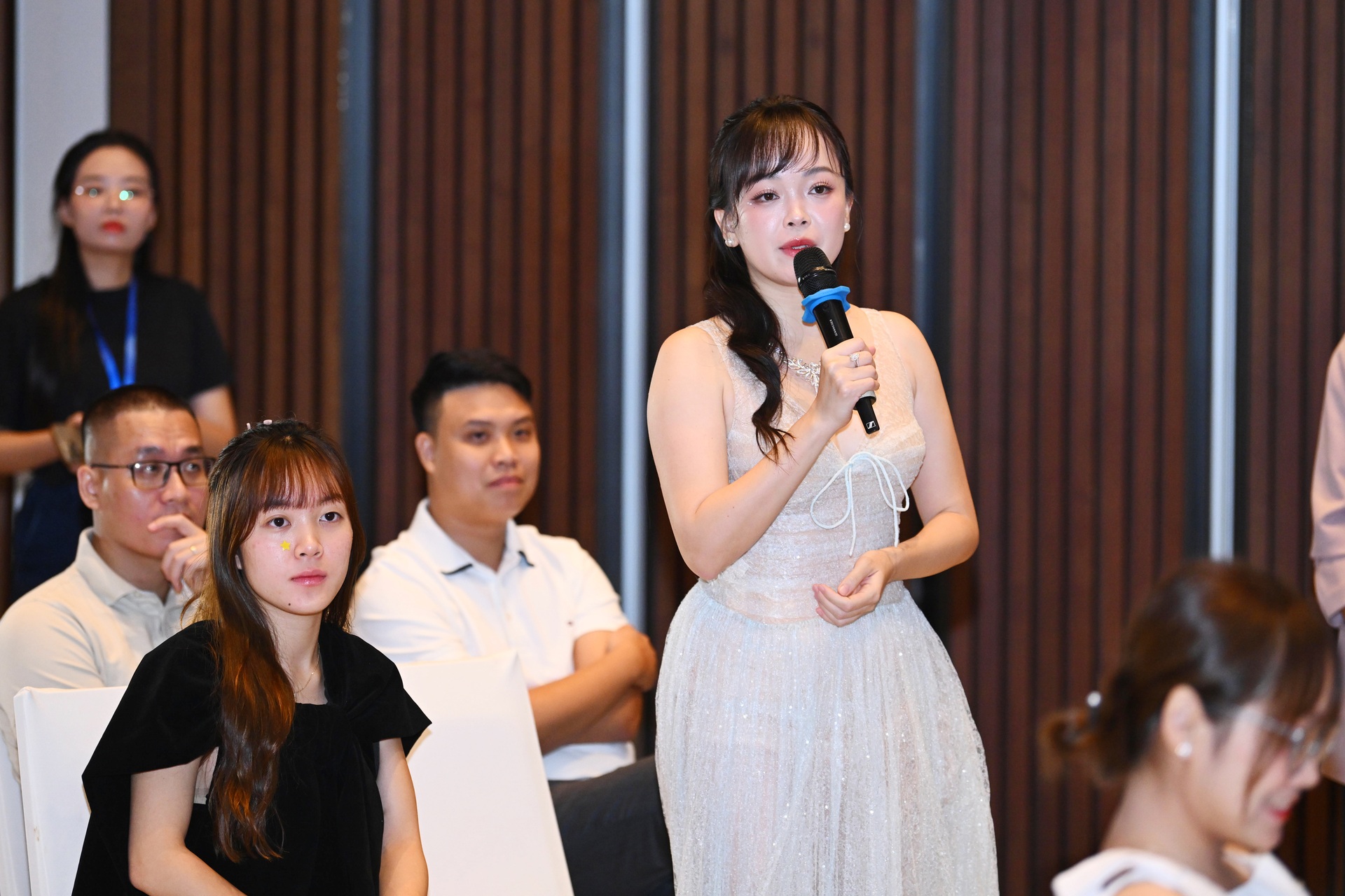 Góp hơn 400 triệu đồng xây điểm trường tại Điện Biên sau buổi đấu giá trang sức - 4 Góp hơn 400 triệu đồng xây điểm trường tại Điện Biên sau buổi đấu giá trang sức - 4
