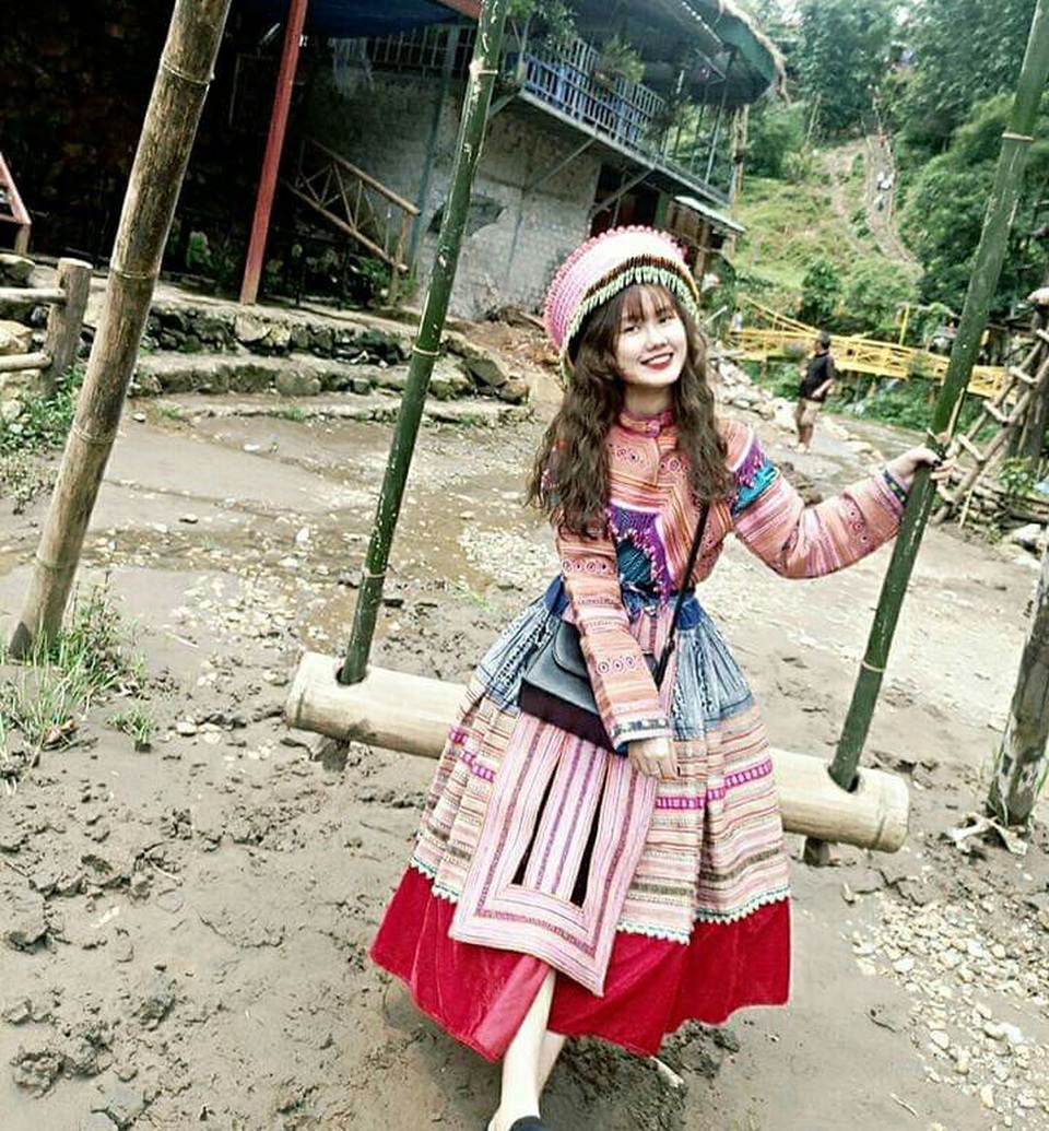 Cô gái Mông bán hàng ở Lai Châu gây sốt vì bức ảnh của khách du lịch - 3