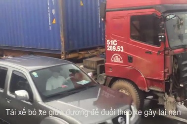 5 xe đầu kéo container gây hỗn loạn giao thông trên XLHN