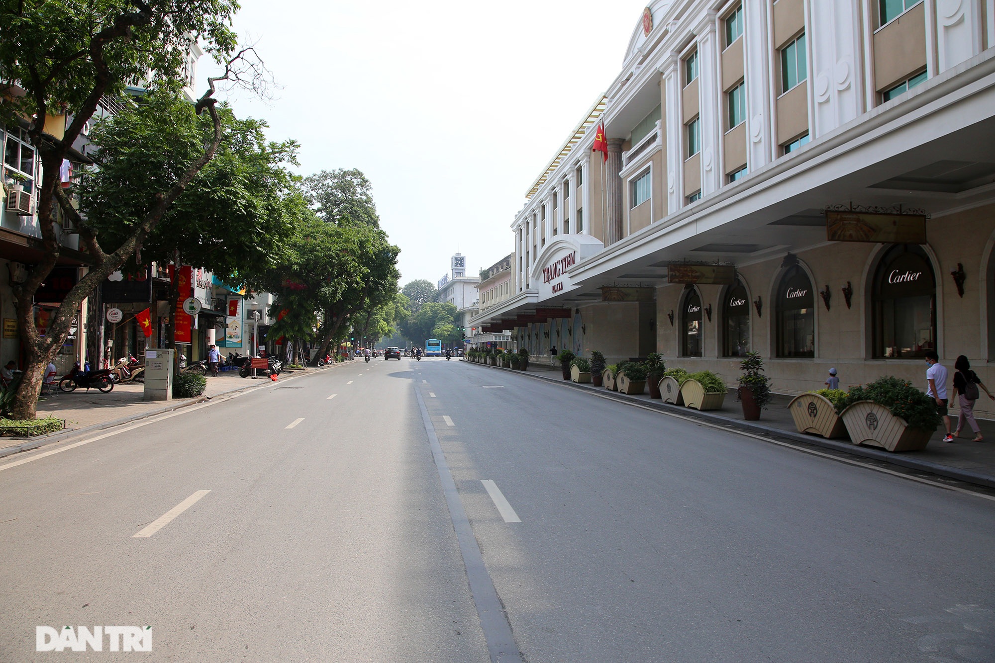 Mặc dù lo ngại dịch Covid-19, nhiều điểm vui chơi ở Hà Nội vẫn đông khách - 1 Mặc dù lo ngại dịch Covid-19, nhiều điểm vui chơi ở Hà Nội vẫn đông khách - 1