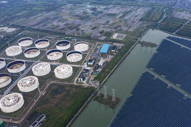 Mua nhiều nhất thế giới, Trung Quốc dửng dưng khi giá dầu lao thẳng đứng