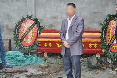 Mang quan tài, vòng hoa đi đòi nợ: Chủ nợ, con nợ cùng khốn đốn!