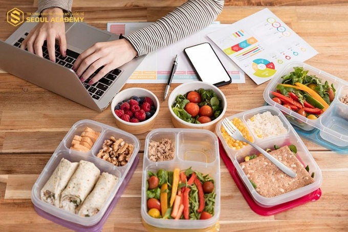 Xây dựng chế độ dinh dưỡng hợp lý giúp cơ thể khoẻ mạnh.