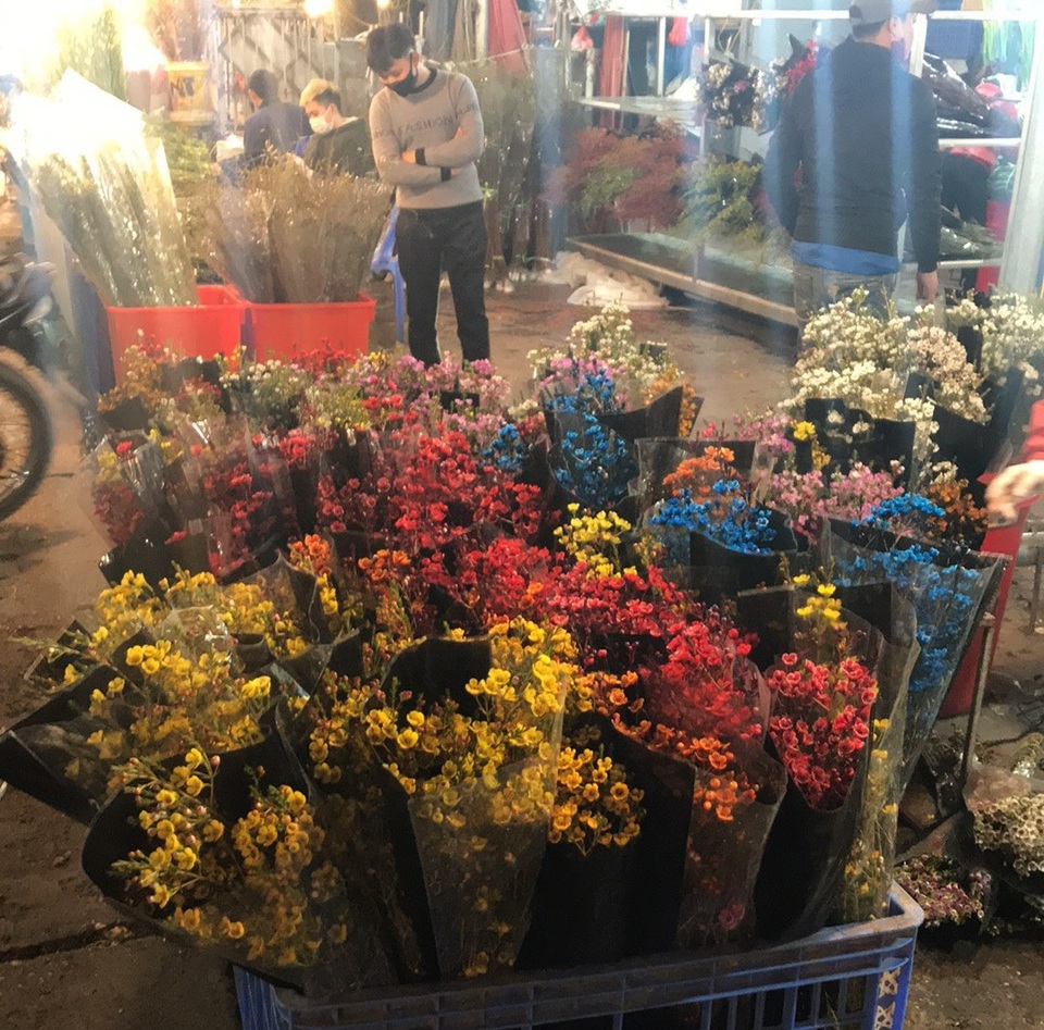 Chợ hoa Tết sầm uất nhất Hà Nội vắng chưa từng có vì dịch Covid-19 - 6 Chợ hoa Tết sầm uất nhất Hà Nội vắng chưa từng có vì dịch Covid-19 - 6