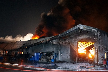 Khống chế đám cháy kinh hoàng sau 10 giờ vật lộn