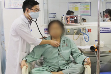 Bỗng dưng khó thở, tức ngực, phát hiện ung thư phổi di căn