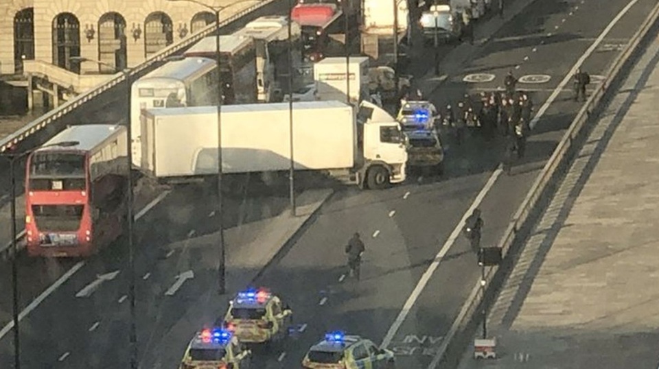 Tấn công khủng bố kinh hoàng ở trung tâm London, 3 người chết - 2 Tấn công khủng bố kinh hoàng ở trung tâm London, 3 người chết - 2