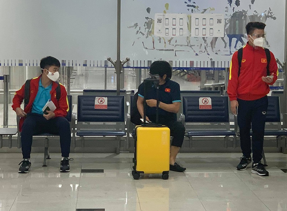 Đội tuyển Việt Nam đổ bộ UAE, sẵn sàng đấu Trung Quốc - 2 Đội tuyển Việt Nam đổ bộ UAE, sẵn sàng đấu Trung Quốc - 2