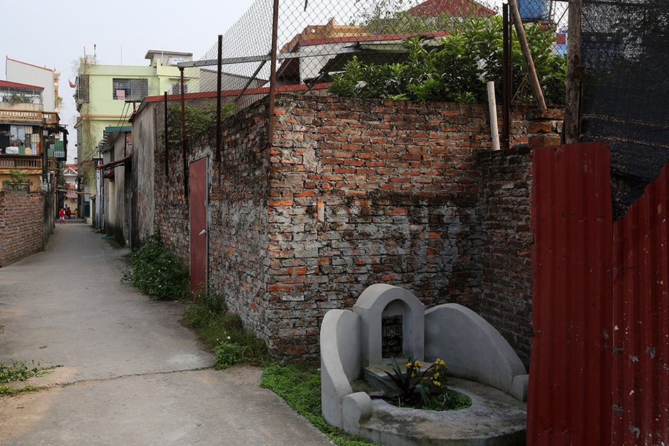Nhà của người chết len giữa nhà người sống trên mặt đường Hà Nội - 13