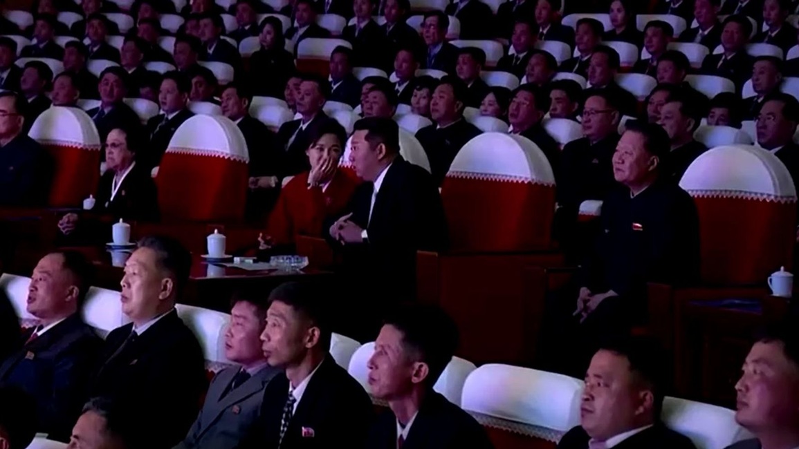 Hình ảnh hiếm hoi của phu nhân ông Kim Jong-un sau nhiều tháng vắng bóng - 5 Hình ảnh hiếm hoi của phu nhân ông Kim Jong-un sau nhiều tháng vắng bóng - 5